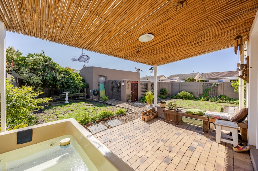 2 Bedroom Property for Sale in Lakeside Western Cape